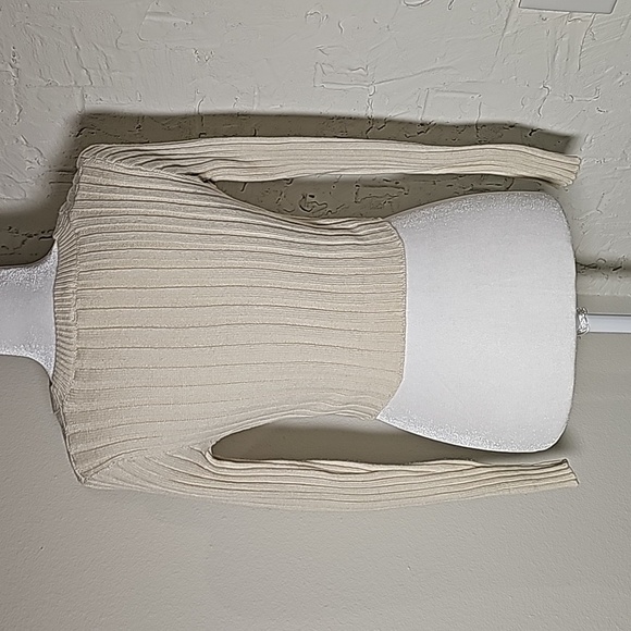 Le Lis Assymetrical Hem Sweater Top Ribbed Crop Round Neck Long Sleeve Cream XS - Picture 7 of 14